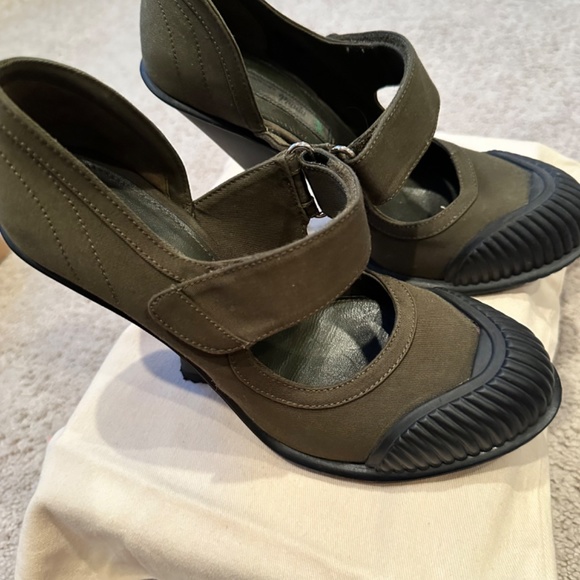 Prada Fabric Mary Jane Rubber Cap Toe Pump Size 8 - Picture 4 of 7